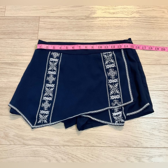 Urban Outfitters Skort - Picture 4 of 5